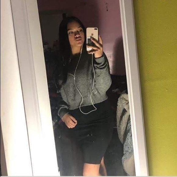 Meet your Posher, AMY💜😈 - Picture 5 of 5